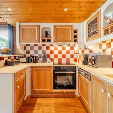 Cozy Family Apartment - 3 Bedrooms
